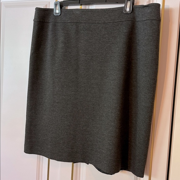 Classic charcoal ponte knit skirt - Picture 1 of 10